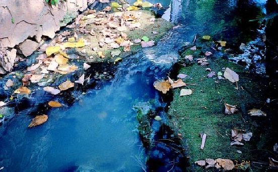 圖七:人類不斷的製造汙染，而且問題愈來愈嚴重，結果導致許多河川的水質無法利用，相對的讓我們可用的水越來越少了。