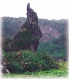 圖七 綠島嶙峋的海岸是岩性與海蝕共同塑造的傑作。