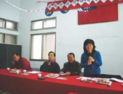 圖一 浦邊社區參訪照片（一）:蔡慧敏教授的提問。
