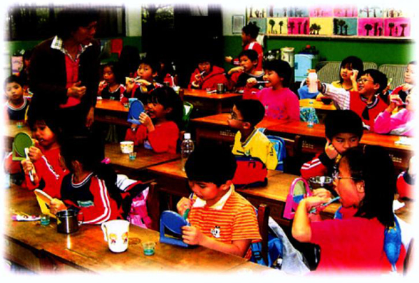 健康促進學校將口腔保健融入教學與社區牙醫師合作提高齲齒矯治率、降低齲齒指數