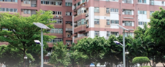 圖六 在台北縣板橋市的公園內有太陽能照明設備,利用太陽能板在白天吸收