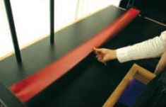 圖四／再次改變捏住的點，橋面扭動的模式又跟著