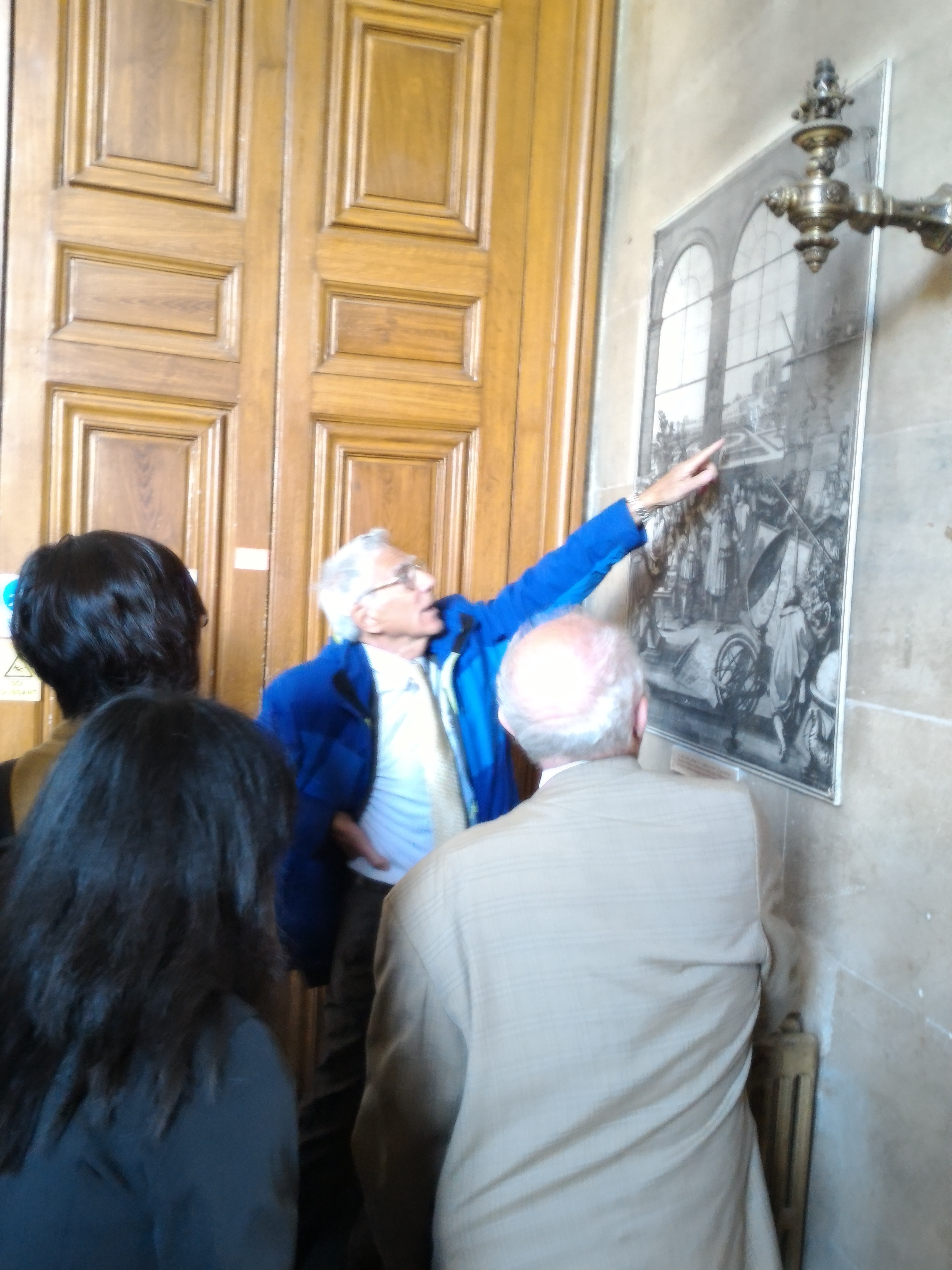 二位法蘭西科學院院士(上圖左)帶領我們到巴黎天文臺二樓子午線室(Meridian Room)參觀17世紀所繪製的巴黎子午線