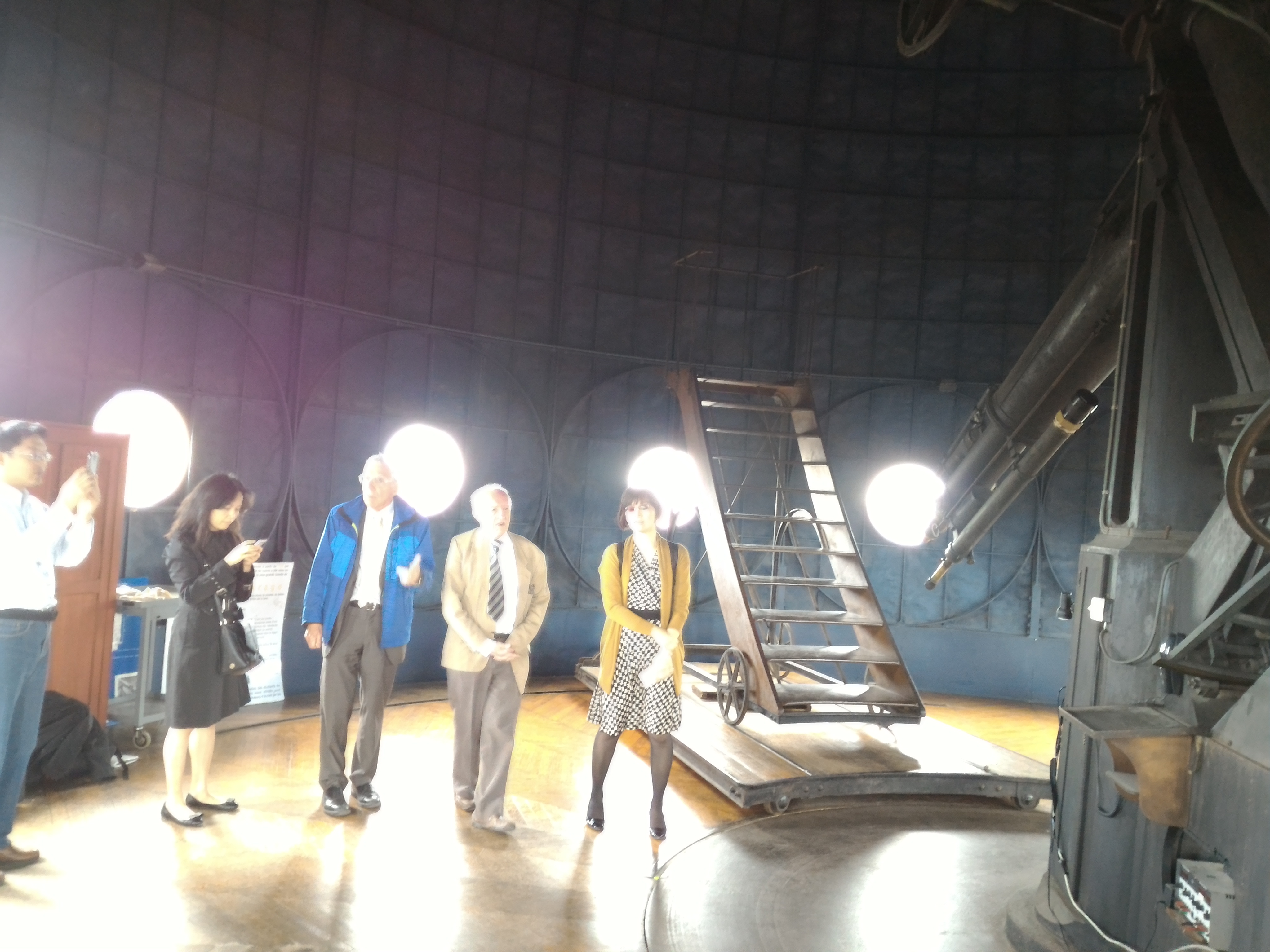 並到頂樓的觀景臺，法國著名天文學家卡西尼在此利用望遠鏡觀測土星A環與B環間距離，提出卡西尼環學說