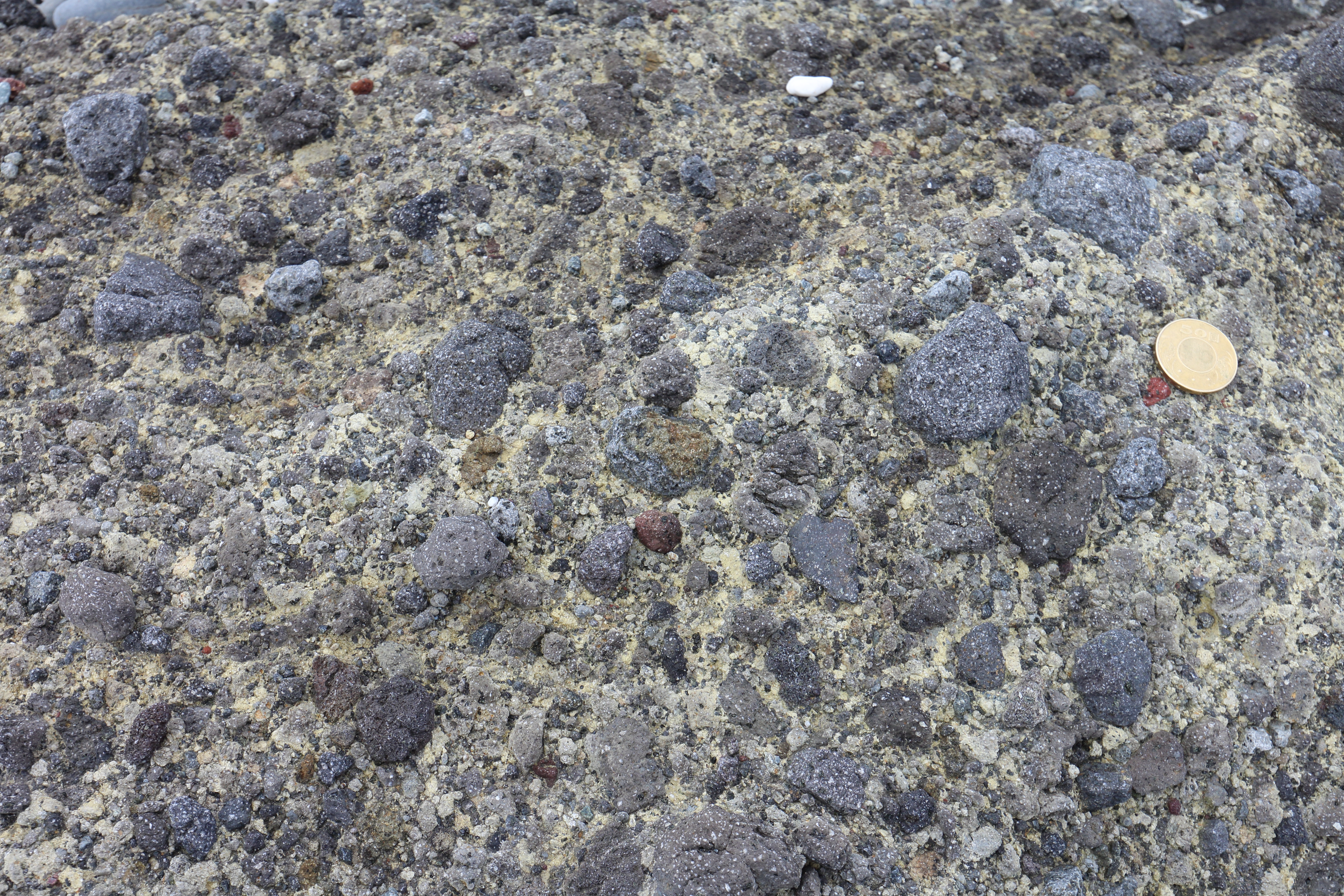 大峰峰奇岩附近的火山集塊岩